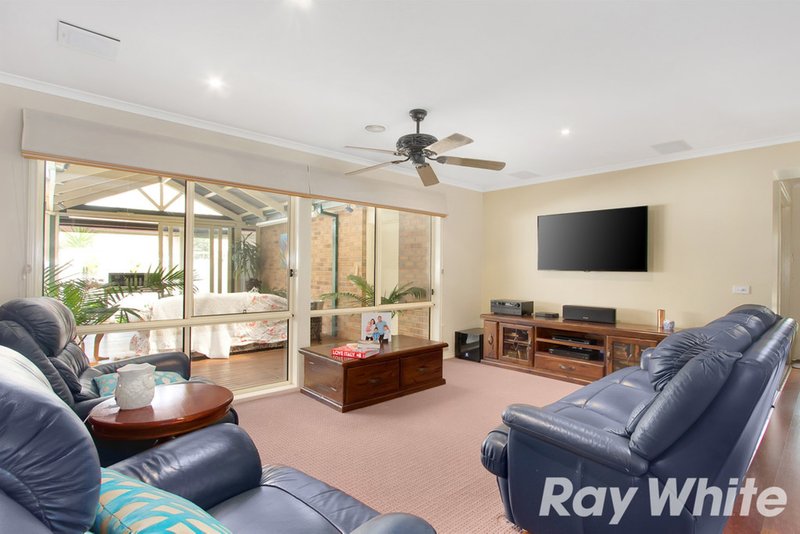 Photo - 61 Hartland Circuit, Pakenham VIC 3810 - Image 9