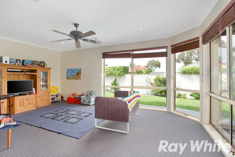 Photo - 61 Hartland Circuit, Pakenham VIC 3810 - Image 10