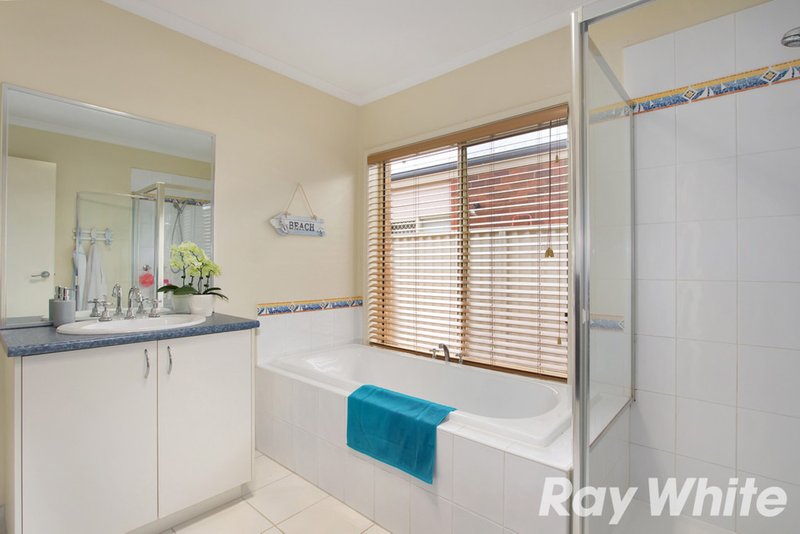 Photo - 61 Hartland Circuit, Pakenham VIC 3810 - Image 12