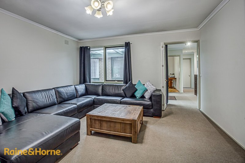 Photo - 61 Higgins Avenue, Sunbury VIC 3429 - Image 7