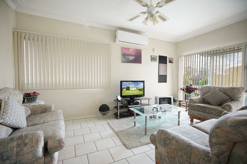 Photo - 61 Jackaranda Road, North St Marys NSW 2760 - Image 2