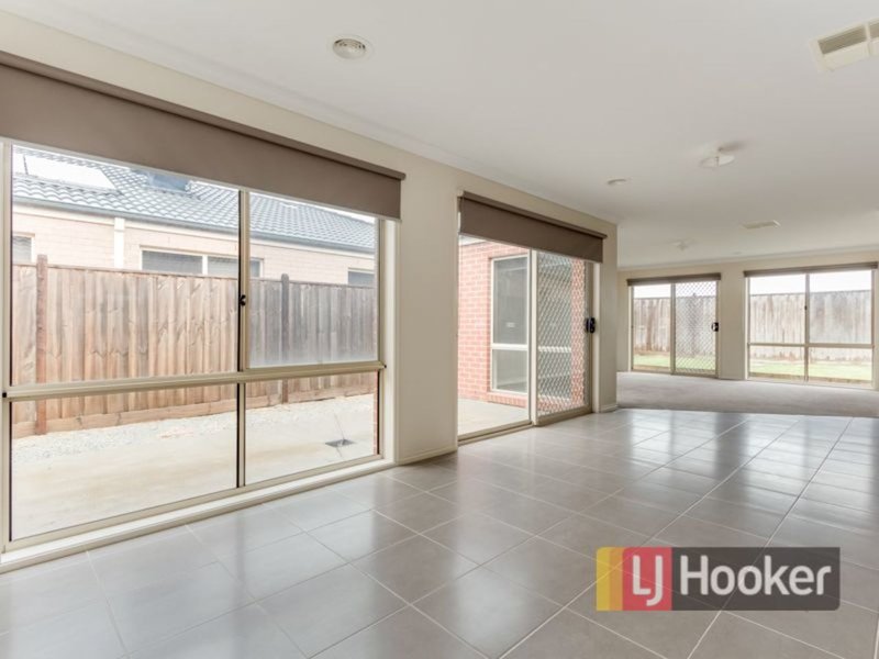 Photo - 61 John Russell Road, Cranbourne West VIC 3977 - Image 3