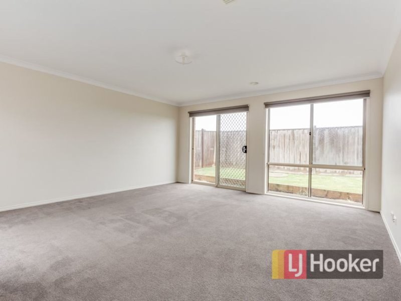 Photo - 61 John Russell Road, Cranbourne West VIC 3977 - Image 8