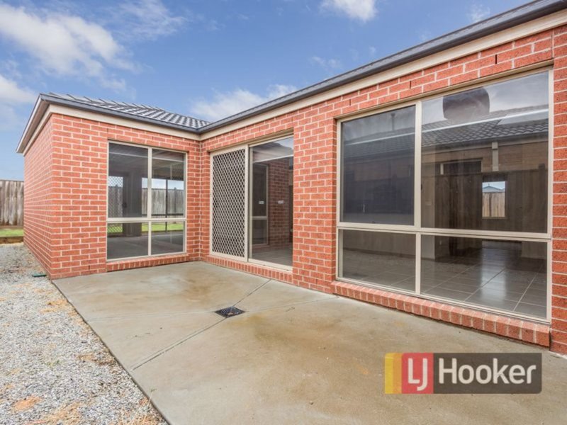 Photo - 61 John Russell Road, Cranbourne West VIC 3977 - Image 10