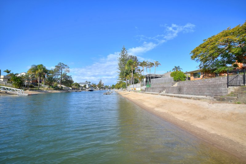 Photo - 61 Kalimna Drive, Broadbeach Waters QLD 4218 - Image 2