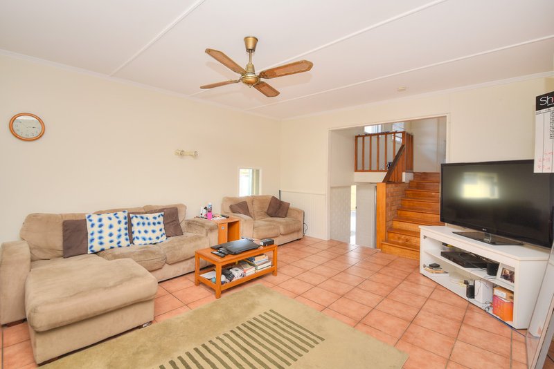 Photo - 61 Kalimna Drive, Broadbeach Waters QLD 4218 - Image 9