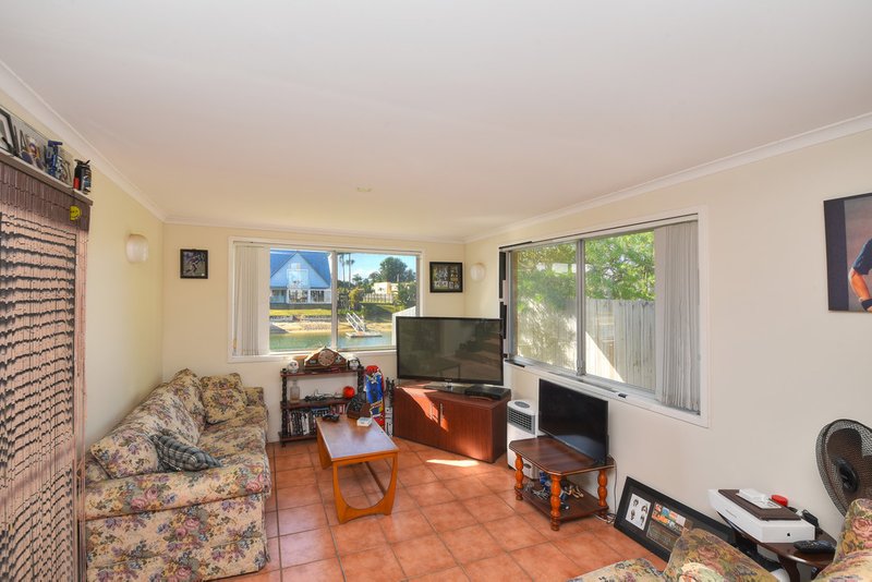 Photo - 61 Kalimna Drive, Broadbeach Waters QLD 4218 - Image 11