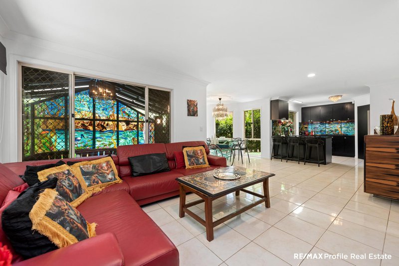 Photo - 61 Kersley Rd , Kenmore QLD 4069 - Image 8