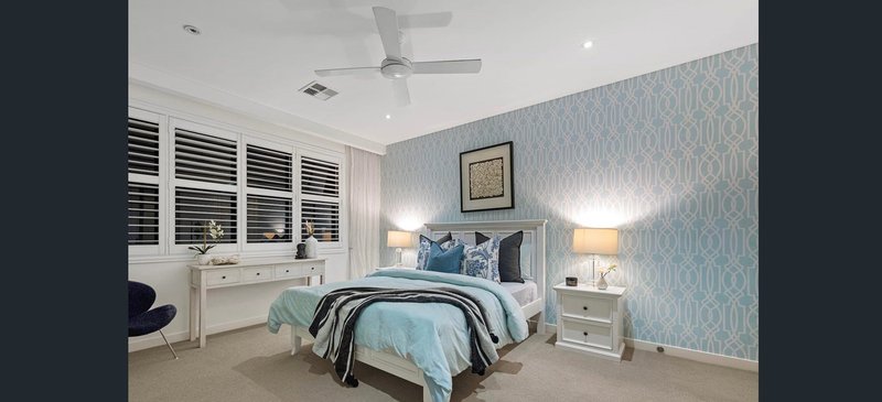 Photo - 61 Knightsbridge Parade East , Paradise Point QLD 4216 - Image 21