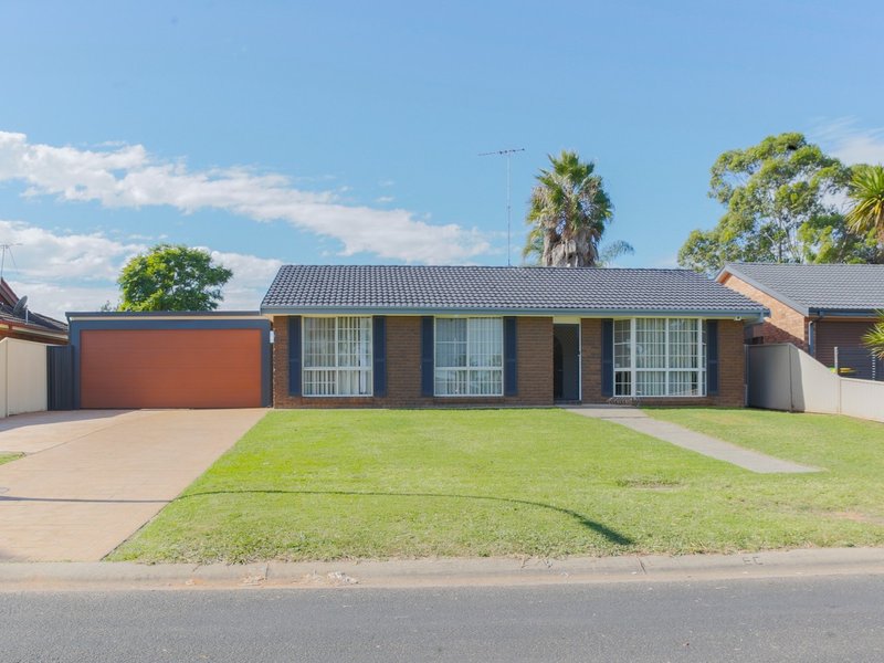 61 Lorenzo Crescent, Rosemeadow NSW 2560