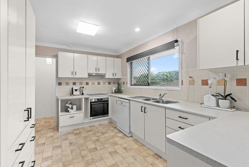 Photo - 61 Lucan Avenue, Aspley QLD 4034 - Image 3