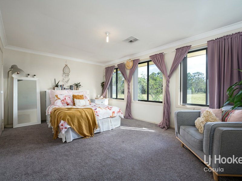 Photo - 61 Lycett Avenue, West Hoxton NSW 2171 - Image 9