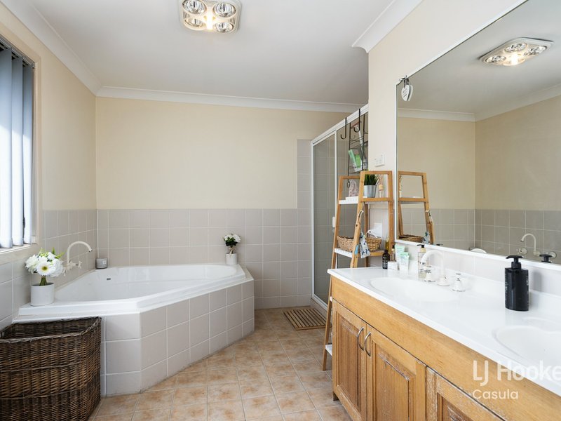 Photo - 61 Lycett Avenue, West Hoxton NSW 2171 - Image 10