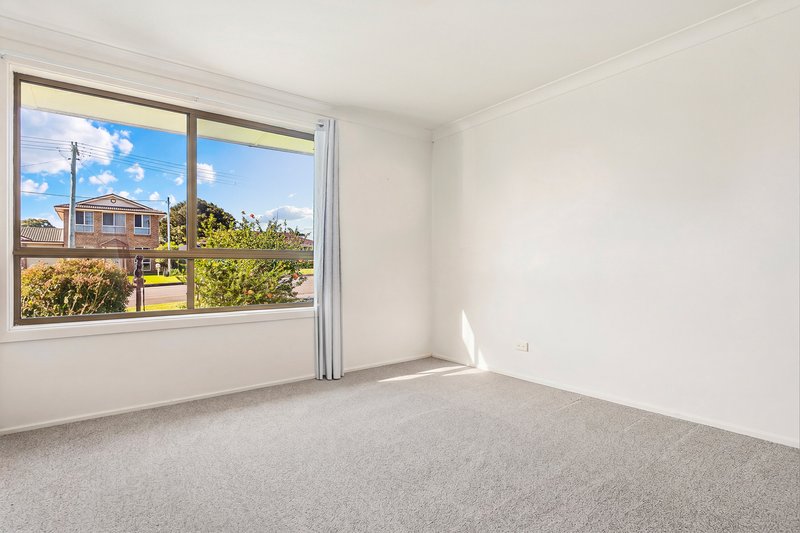 Photo - 61 Madigan Boulevard, Mount Warrigal NSW 2528 - Image 7