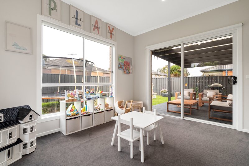 Photo - 61 Mareeba Way, Craigieburn VIC 3064 - Image 16