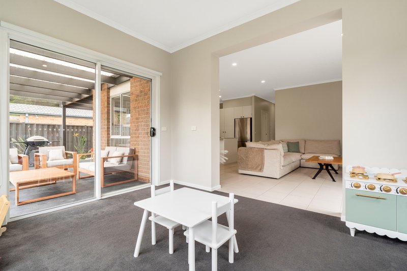 Photo - 61 Mareeba Way, Craigieburn VIC 3064 - Image 17