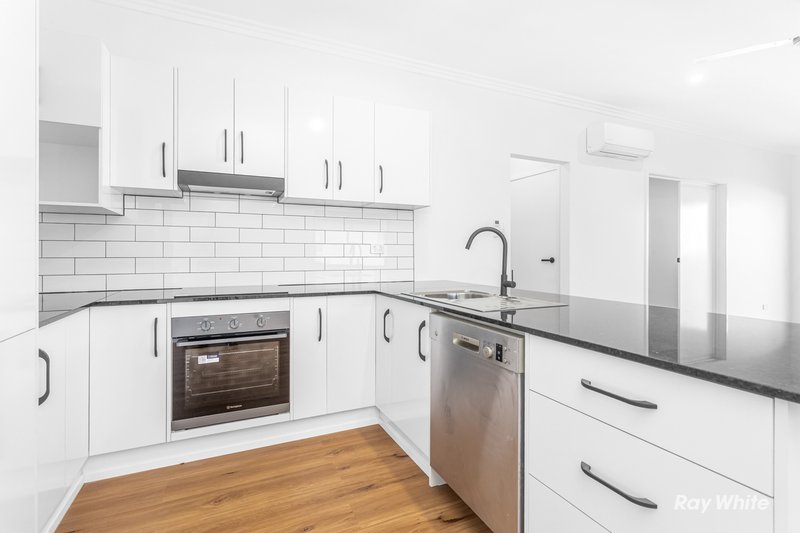 Photo - 61 Matthew Flinders Drive, Cooee Bay QLD 4703 - Image 3