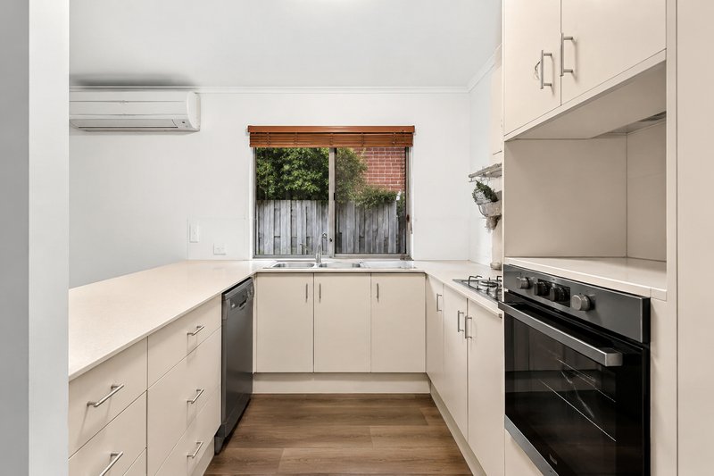 Photo - 61 Matthews Way, Wakerley QLD 4154 - Image 6