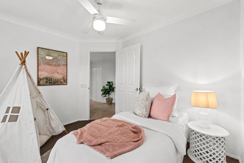 Photo - 61 Matthews Way, Wakerley QLD 4154 - Image 11