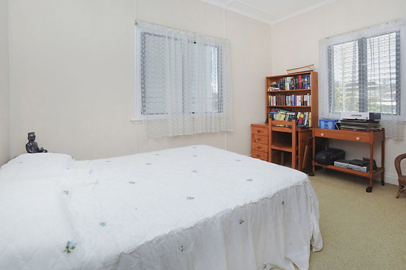 Photo - 61 Melbourne Ave , Camp Hill QLD 4152 - Image 9