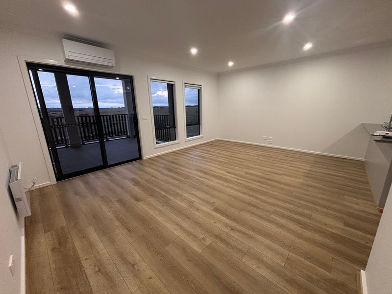 Photo - 61 Messara Walk, Truganina VIC 3029 - Image 4
