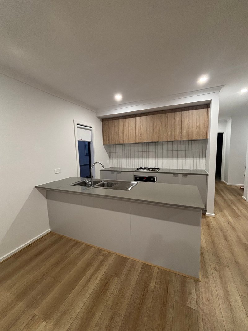 Photo - 61 Messara Walk, Truganina VIC 3029 - Image 8