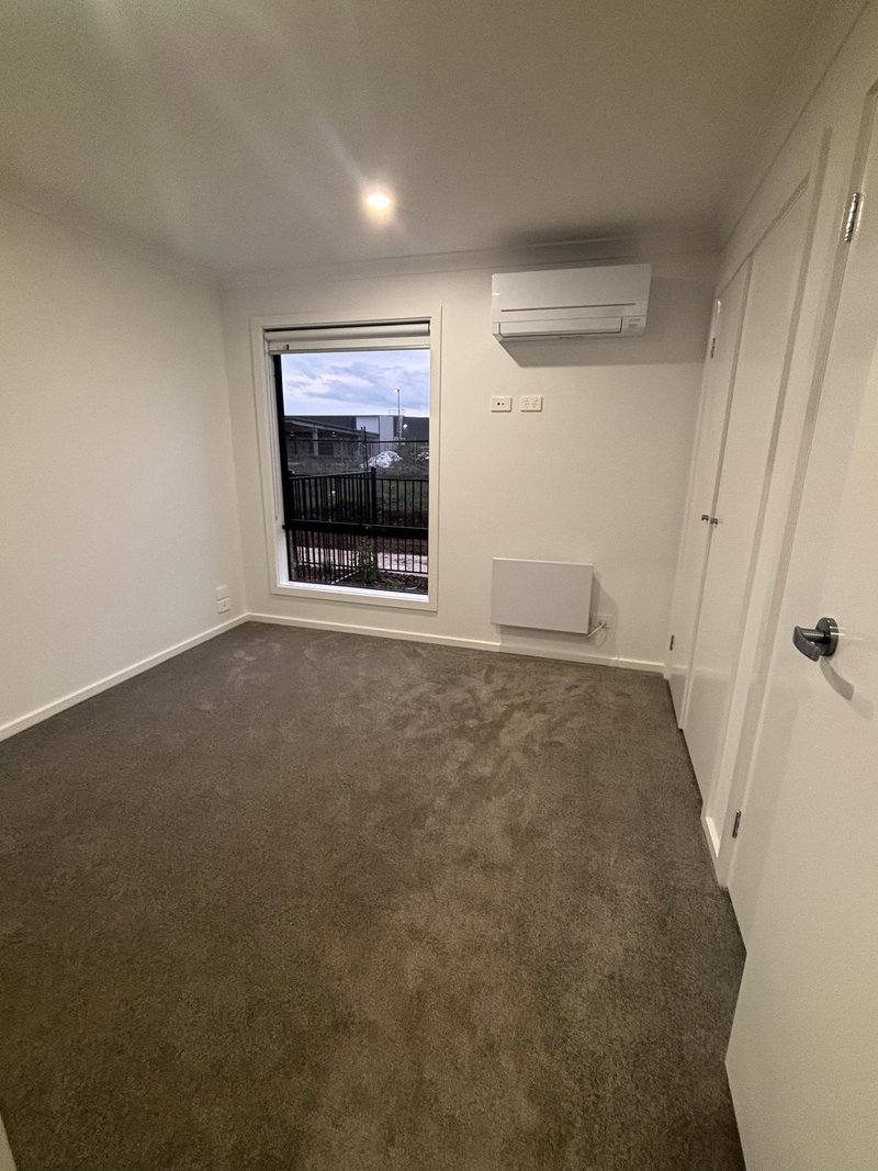 Photo - 61 Messara Walk, Truganina VIC 3029 - Image 15