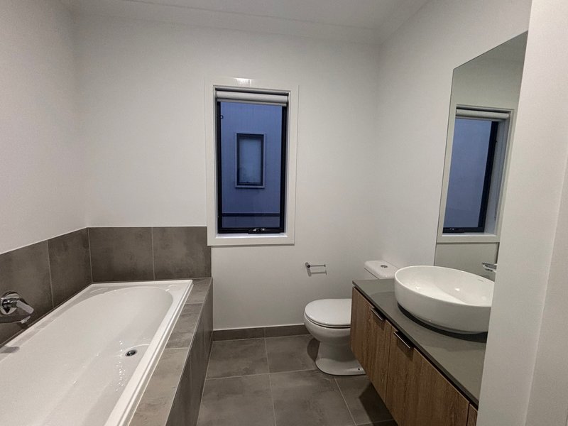 Photo - 61 Messara Walk, Truganina VIC 3029 - Image 21