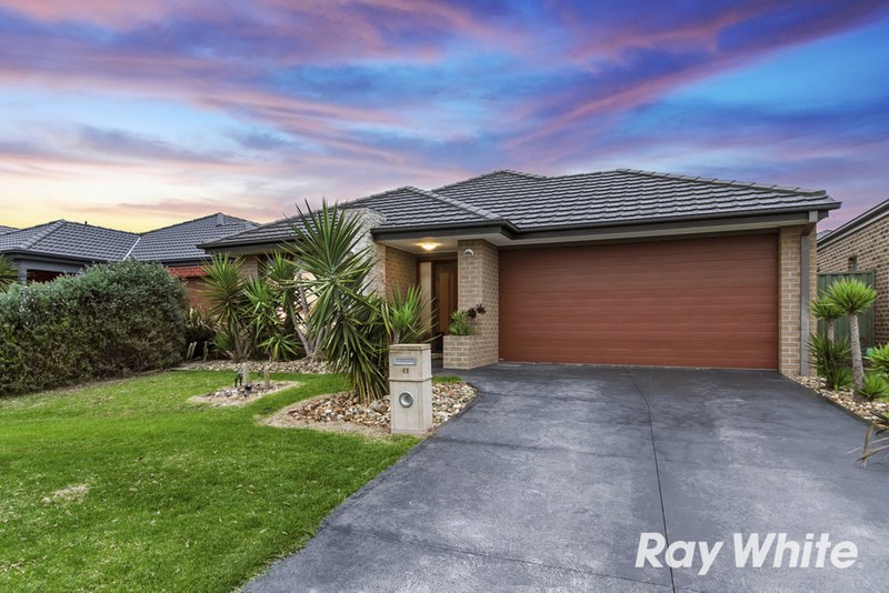 Photo - 61 Moore Mews, Pakenham VIC 3810 - Image 2