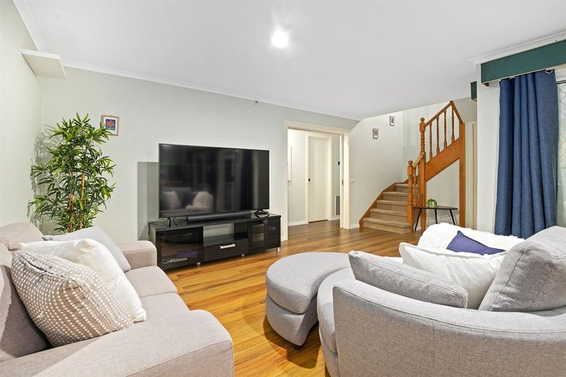 Photo - 61 Murray Crescent, Rowville VIC 3178 - Image 5