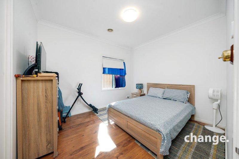 Photo - 61 Northampton Crescent, Caroline Springs VIC 3023 - Image 11