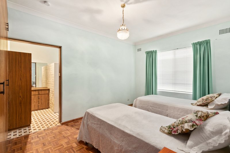 Photo - 61 Ogilvy Street, Peakhurst NSW 2210 - Image 9