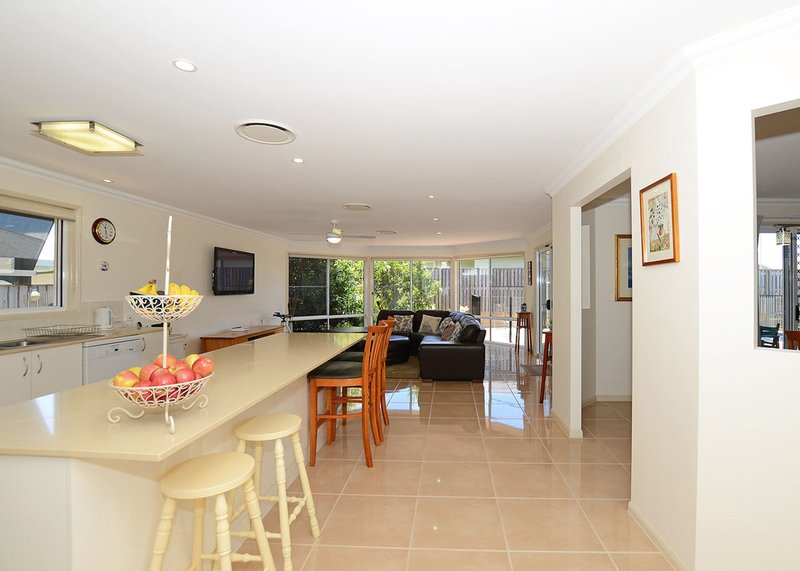 Photo - 61 Parklands Boulevard, Wondunna QLD 4655 - Image 5