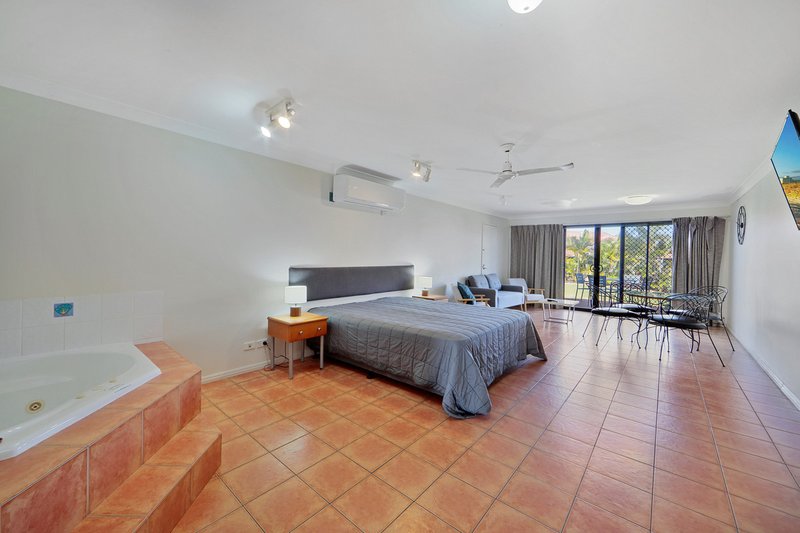 Photo - 6/1 Pebble Beach Drive, Coral Cove QLD 4670 - Image 5