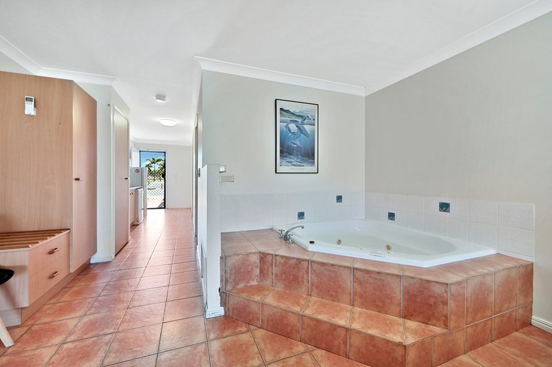 Photo - 6/1 Pebble Beach Drive, Coral Cove QLD 4670 - Image 6