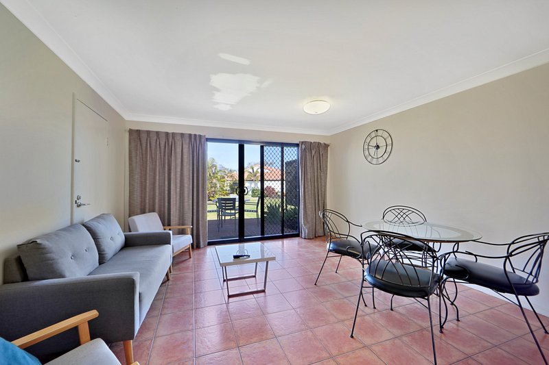 Photo - 6/1 Pebble Beach Drive, Coral Cove QLD 4670 - Image 7