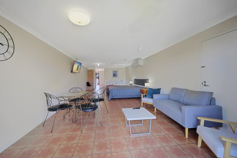 Photo - 6/1 Pebble Beach Drive, Coral Cove QLD 4670 - Image 9