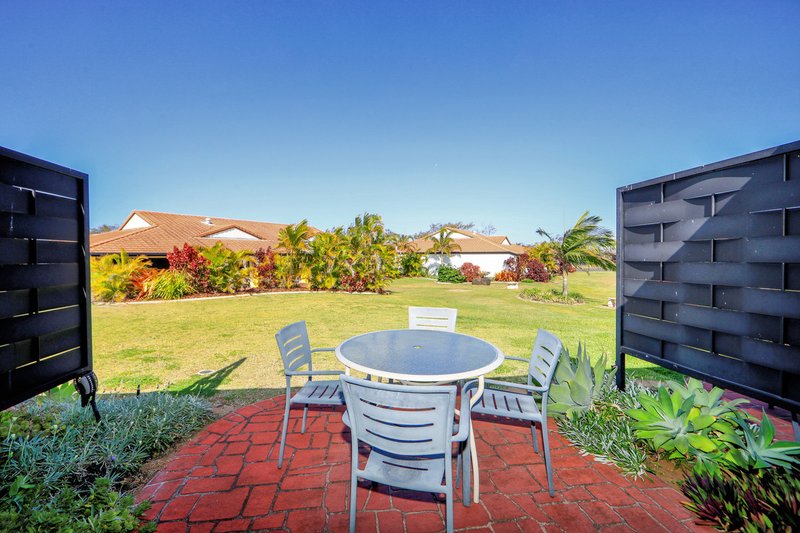 Photo - 6/1 Pebble Beach Drive, Coral Cove QLD 4670 - Image 10