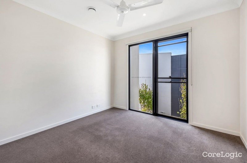 Photo - 61 Peninsula Drive, Robina QLD 4226 - Image 9
