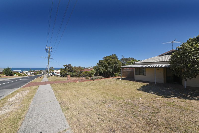 Photo - 61 Quinns Road, Quinns Rocks WA 6030 - Image 2