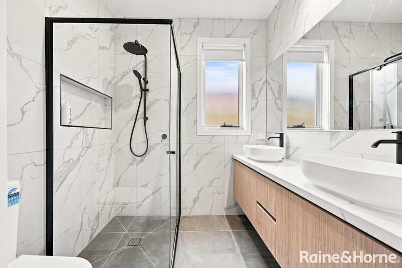 Photo - 61 Rainbow Street, Wollert VIC 3750 - Image 9