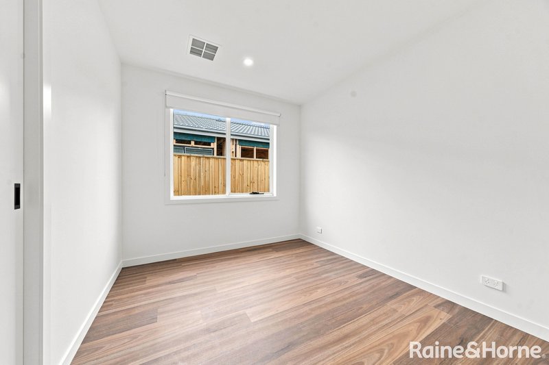 Photo - 61 Rainbow Street, Wollert VIC 3750 - Image 12