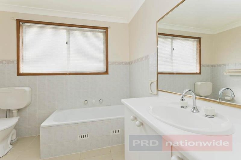 Photo - 61 Raleigh Road, Milperra NSW 2214 - Image 6