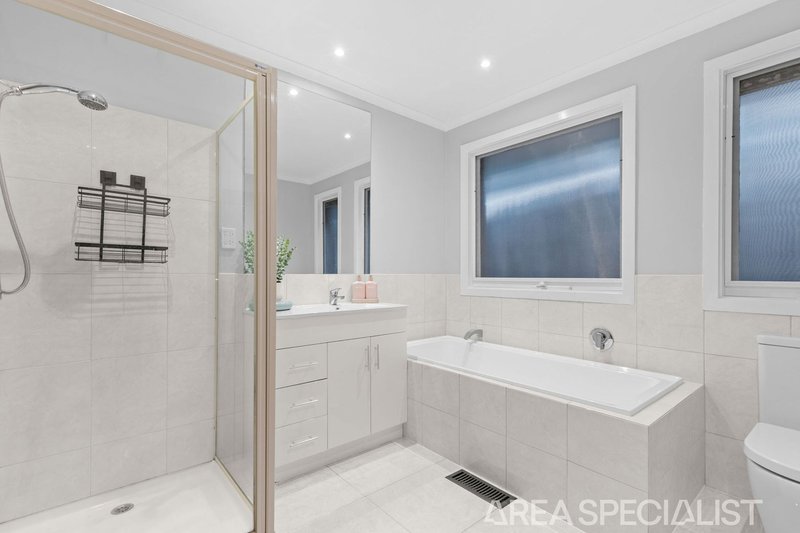 Photo - 61 Raphael Crescent, Frankston VIC 3199 - Image 14