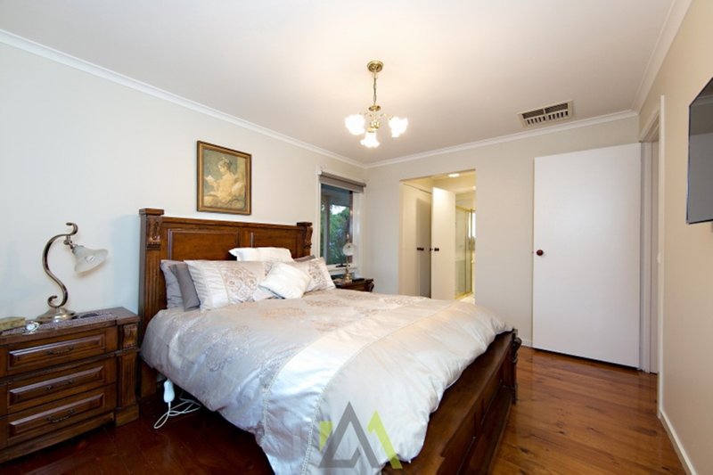 Photo - 61 Raphael Crescent, Frankston VIC 3199 - Image 10