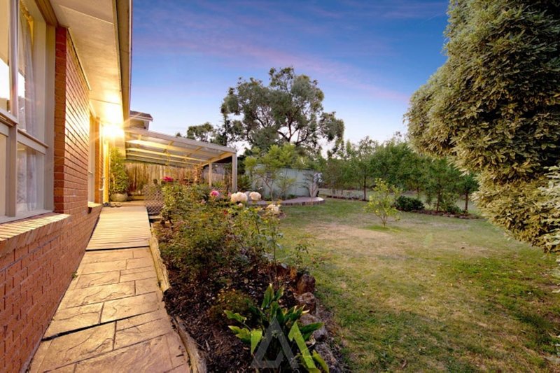 Photo - 61 Raphael Crescent, Frankston VIC 3199 - Image 15