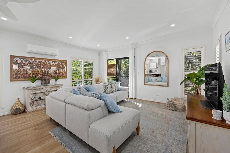 Photo - 61 Riding Road, Hawthorne QLD 4171 - Image 1