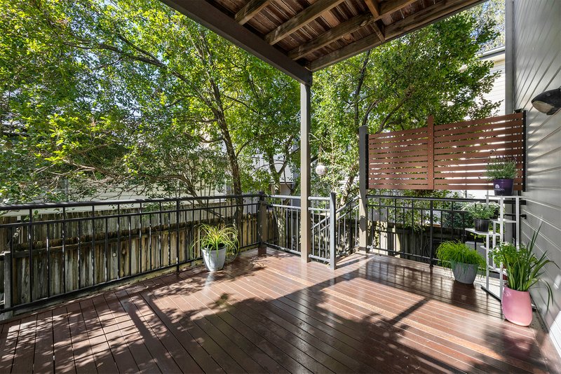 Photo - 61 Riding Road, Hawthorne QLD 4171 - Image 3