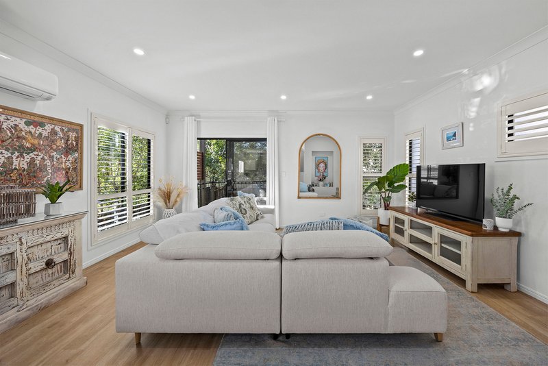Photo - 61 Riding Road, Hawthorne QLD 4171 - Image 5