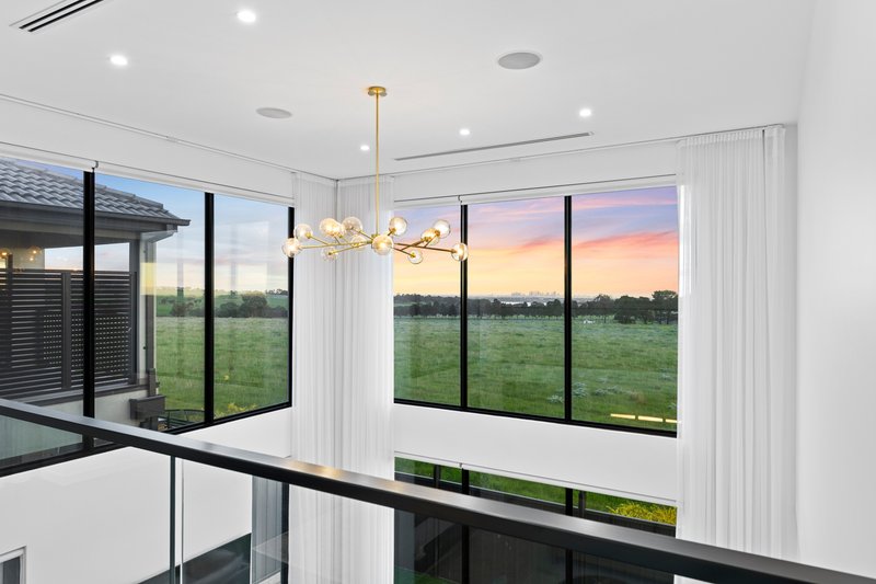 Photo - 61 Riverglen Drive, Craigieburn VIC 3064 - Image 17